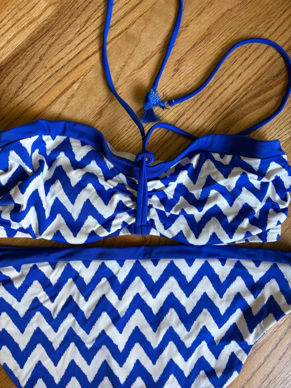 Freya 34DD and medium Blue and White Chevron Bandeau Bikini - Picture 5 of 7